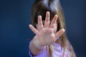 Copiii din Mureș, neglijați, abuzați sau exploatați