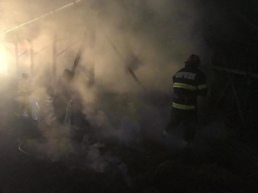 Incendiu la un turn de rumeguș din Reghin
