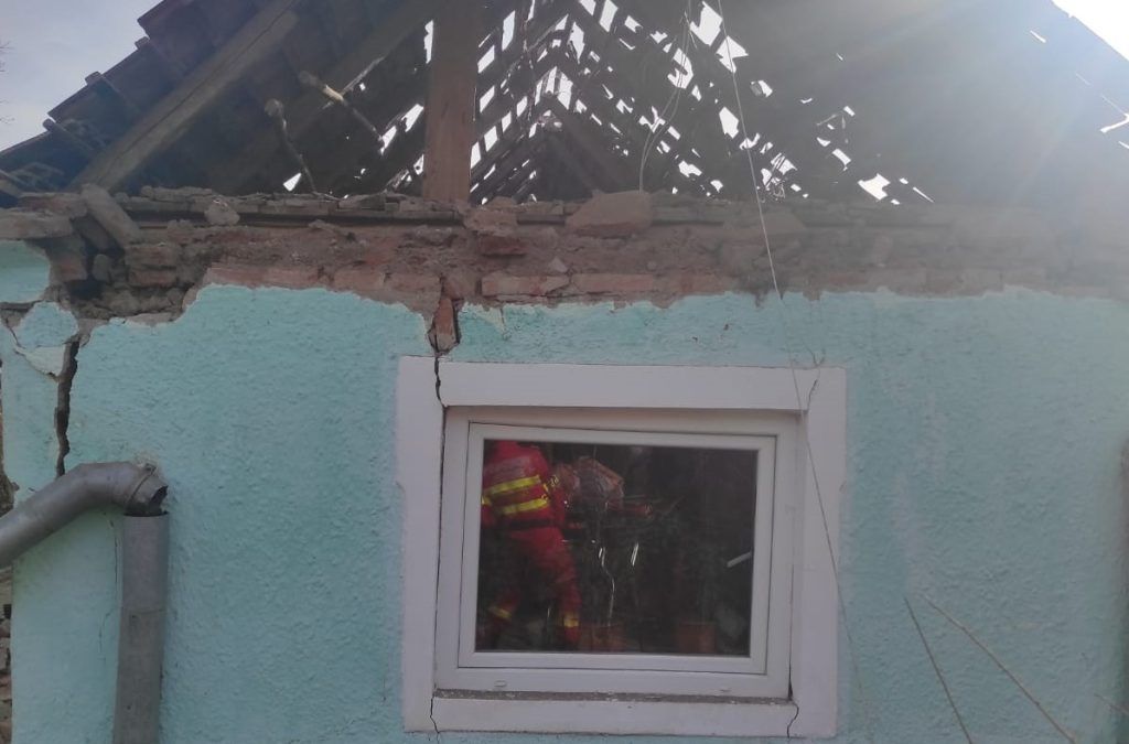 FOTO: Explozie cu două victime într-o casă mureșeană