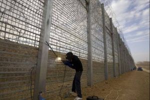 Bariere și ziduri în jurul Cetăţii Europa