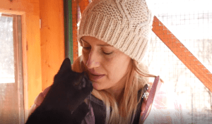 VIDEO: Ramona Rusu, mamă a sute de pisici abandonate