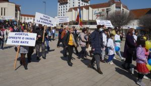 FOTO: Avocații ”Darului Vieții”, mesaje anti-avort la Târgu Mureș