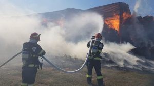 Incendiu la o hală agricolă din județul Mureș