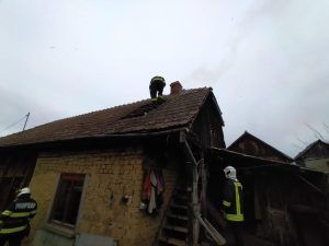 Incendiu la o casă din Sărmașu
