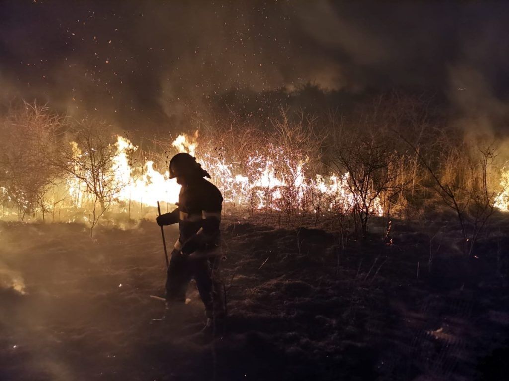 Zeci de incendii de vegetație, în județul Mureș