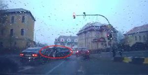 VIDEO: Accident surprins într-o intersecție din Târgu Mureș