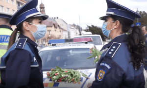 VIDEO: Polițiștii mureșeni, acțiune inedită de mărțișor