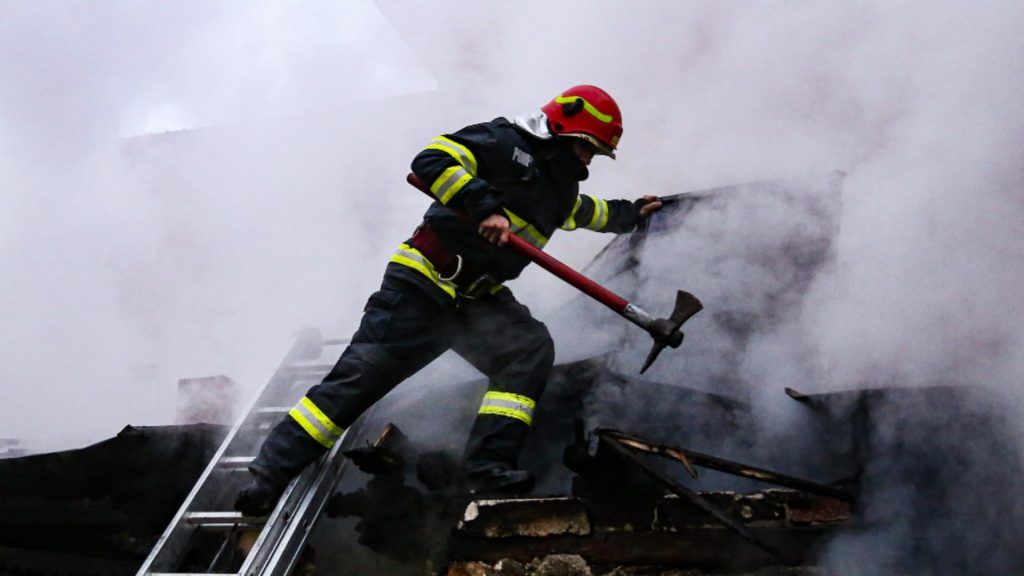 Mureș: Copil de 4 anișori mort într-un incendiu