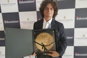 Lajos Kristof, educația românească premiată în Dubai