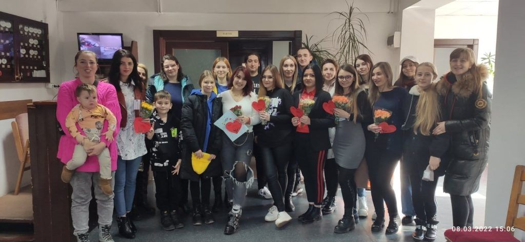 Mara Togănel alături de elevii refugiați din Ucraina