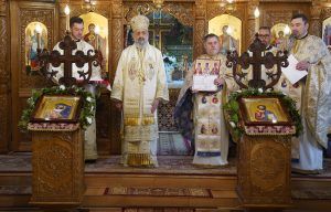 Liturghie arhierească în parohia Vătava