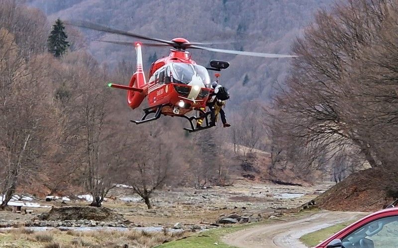 FOTO: Elicopterul SMURD, misiune dificilă îndeplinită cu succes