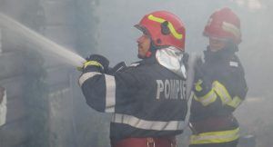 Mureș: Casă în flăcări salvată de pompieri