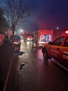 FOTO: Târgu Mureș: Incendiu la un laborator de analize medicale