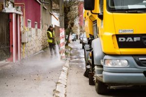 Spălarea străzilor din Târgu Mureș continuă