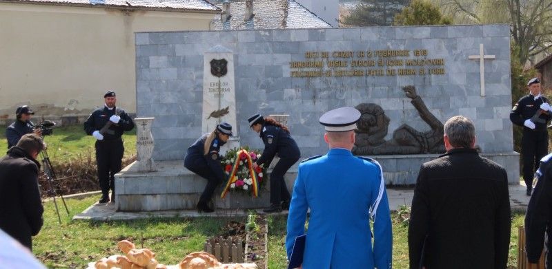 FOTO: Ziua Jandarmeriei Române, sărbătorită la Monumentul Eroilor Jandarmi din Viișoara