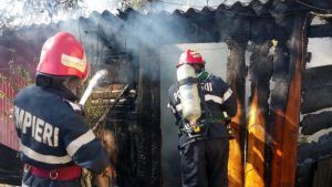 Incendiu la o casă din Sâncraiu de Mureș