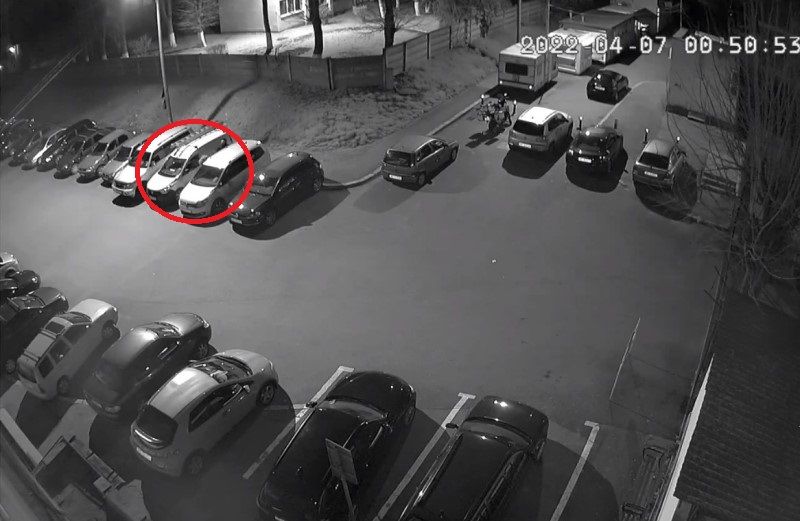 VIDEO: Hoți din mașini surprinși în acțiune noaptea, în Târgu Mureș!
