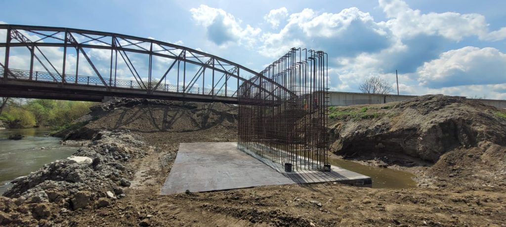 FOTO: Lucrări avansate la noul pod din Vânători