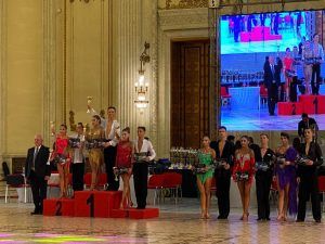 Succes european pentru dansatorii reghineni Andrei Sasebeş şi Iulia Ababei