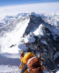 Alpinista Silvia Azdreeva a urcat pe Everest şi Lhotse