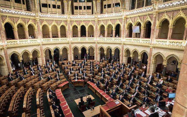 Parlamentul Ungariei modifică Legea fundamentală
