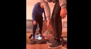 VIDEO: Party pe bănci, cu profesoara la catedră, într-o școală mureșeană