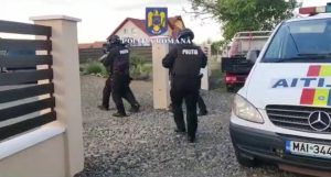 VIDEO: Poliția Mureș, zeci de percheziții într-un dosar de trafic de mașini de lux