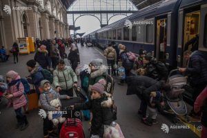 Polonezii salută sosirea refugiaţilor de război ucraineni