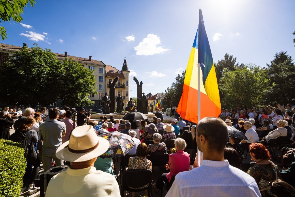 FOTOREPORTAJ: Dezvelire cu fast a Grupului Statuar „Școala Ardeleană”