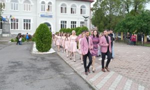 VIDEO, FOTO: Rămas bun anilor de liceu pentru Promoția 2022 a  Liceului ”Vasile Netea” din Deda