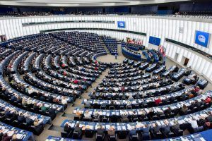 Parlamentarii europeni cer dreptul la iniţiativă legislativă