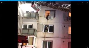 VIDEO: Incendiu într-un bloc din Târgu Mureș