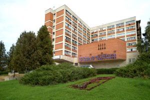 Intervenţie de artroplastie de revizie de şold cu alogrefă, la Spitalul de Urgenţă Târgu Mureş