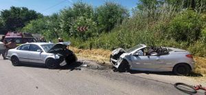 FOTO: Accident la Cornești, cu doi răniți