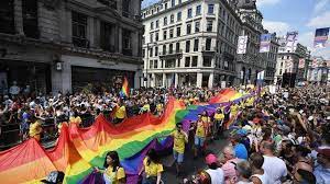 Aglomerație la Parada LGBT+ din Londra