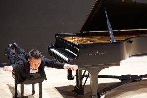 Îl poți cunoaște diseară! Pianistul Eduard Gavril se întoarce din SUA pentru a concerta la Electric Castle