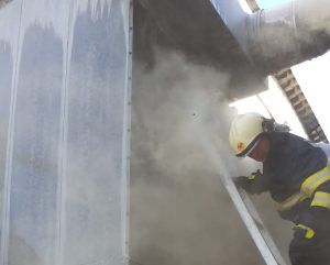 FOTO: Incendiu la o fabrică din Reghin