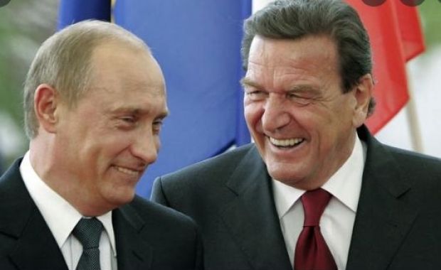 Schröder nu vrea să renunțe la dialogul cu Putin