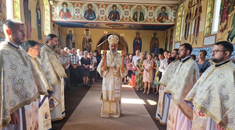 FOTO: Biserica din Veța (Moșuni) resfințită de Părintele Arhiepiscop Irineu