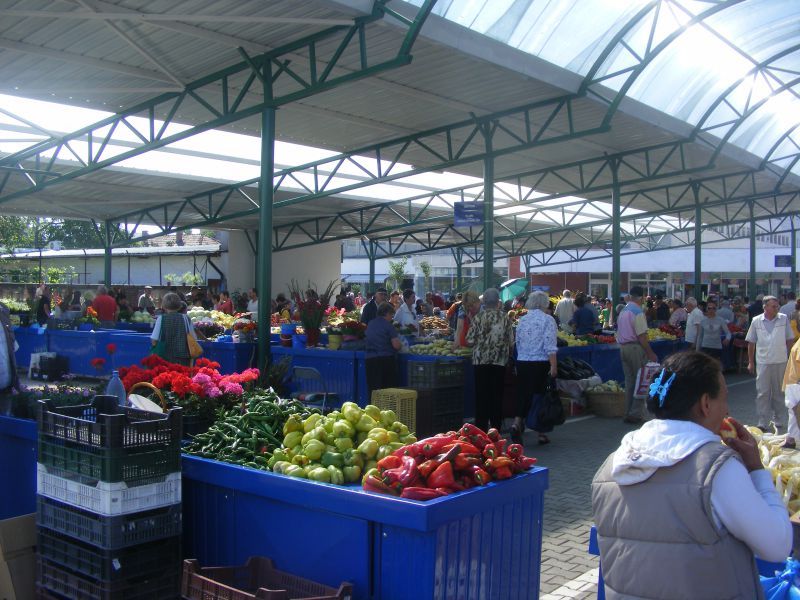 Licitație pentru mai multe spații comerciale din piețele târgumureșene
