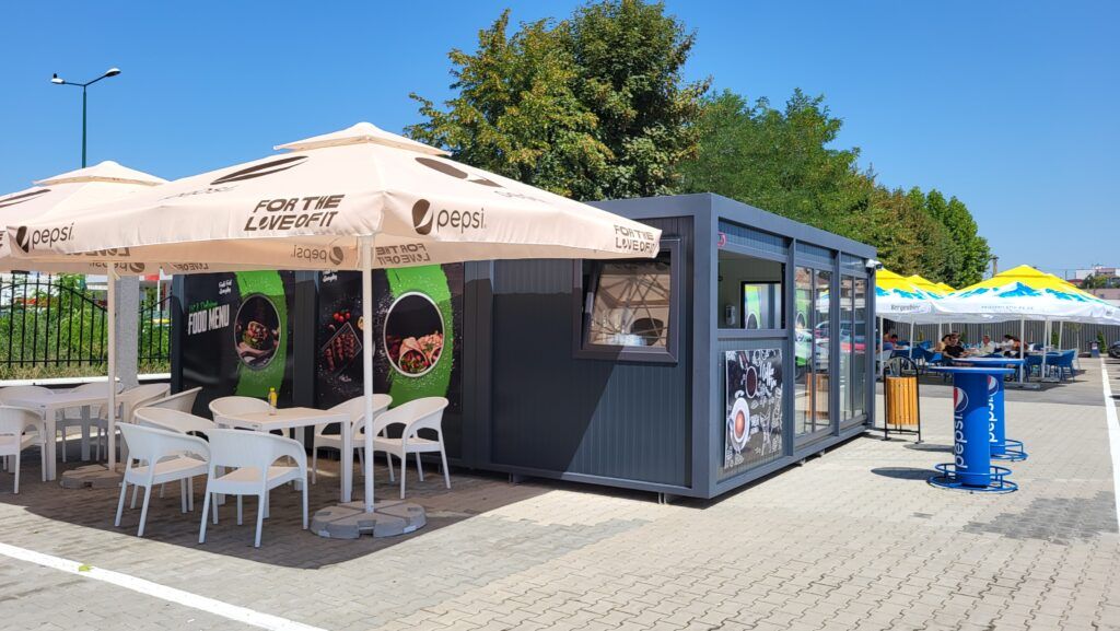FOTO: Un Fast Food-șhaormerie deschis la noul complex comercial de pe strada Gheorghe Doja