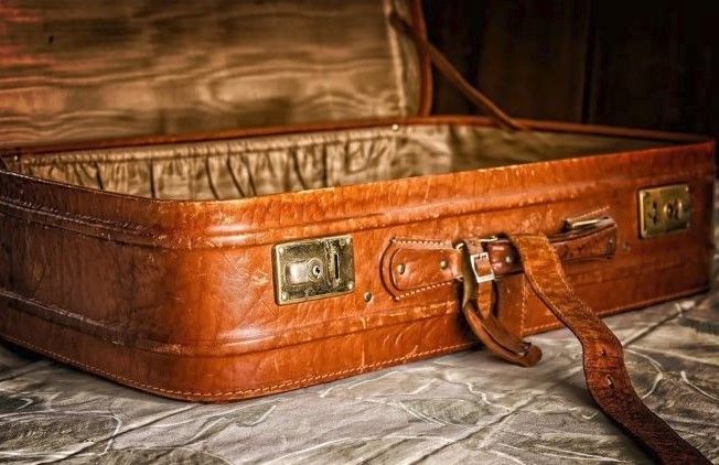 Rămăşiţele a doi copii, descoperite în valize cumpărate la licitaţie