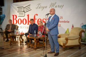 Mureș: Lectura la veioză, soluția organizatorilor Bookfest pentru economisirea energiei electrice