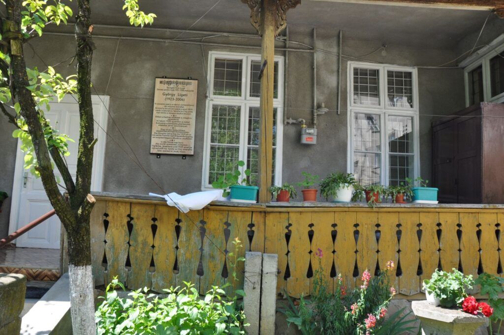 REPORTAJ. Casa din Târnăveni a celebrului compozitor György Ligeti, făbricuță de sărățele