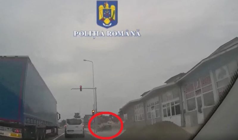 VIDEO: Șofer drogat urmărit și arestat pentru infracțiuni rutiere de Poliția Mureș