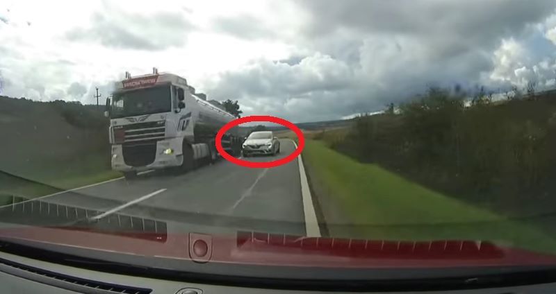 VIDEO: Impact frontal evitat la limită de un șofer mureșean