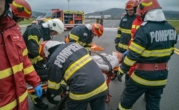 FOTO: ISU Mureș, exercițiu în teren pe Aeroportul „Transilvania”