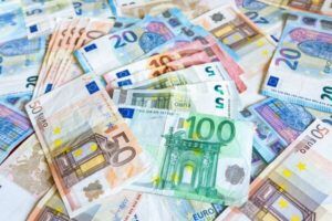Mureșeni cercetați pentru furtul a 27.000 de euro