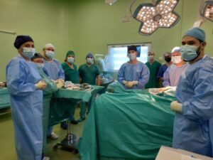 Intervenţie de revizie a artroplastiei totale de şold, la Spitalul de Urgenţă Târgu Mureş